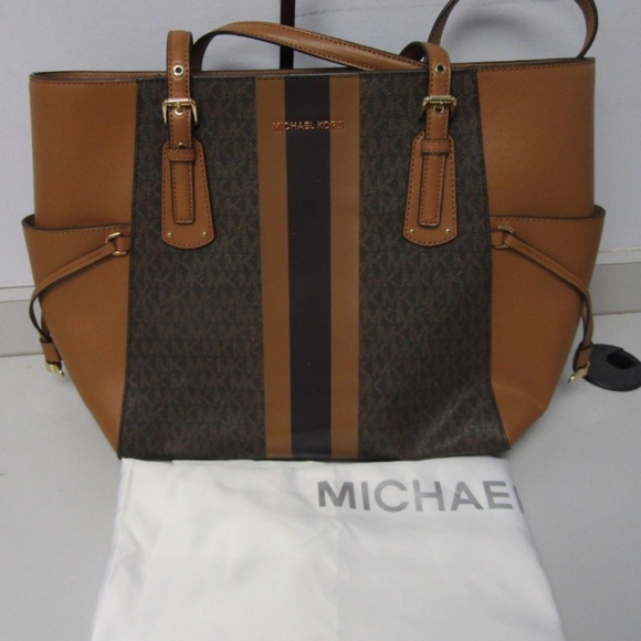 Michael Kors NWT Voyager Tote MSRP $228 - Picture 1 of 4